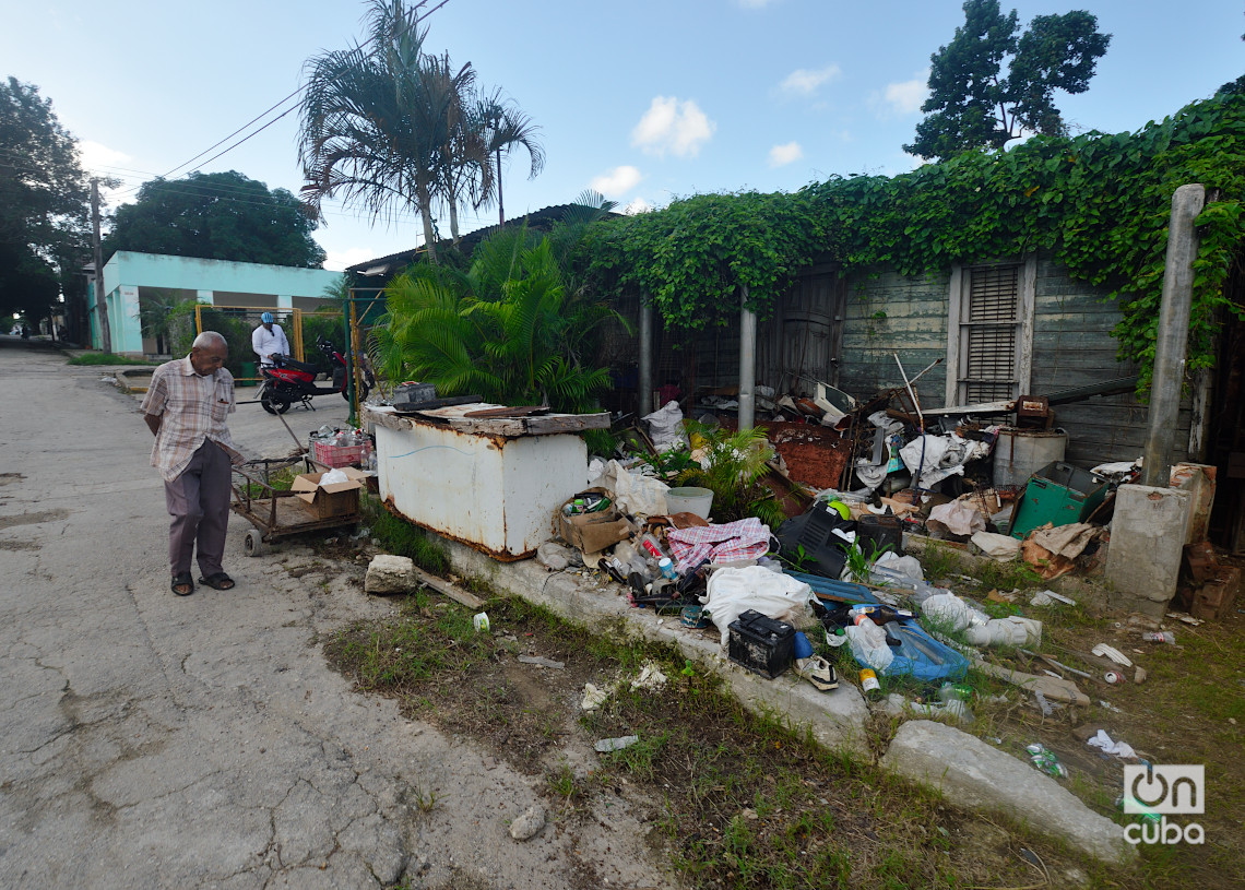 Basurero en el reparto Zamora, Marianao, La Habana. Foto: Otmaro Rodríguez.