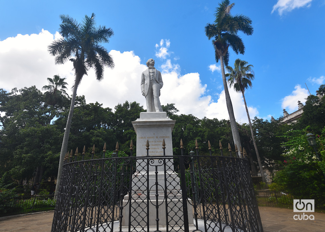 Monumento a Carlos Manuel de Céspedes, en la Plaza de Armas de La Habana. Foto: Otmaro Rodríguez.