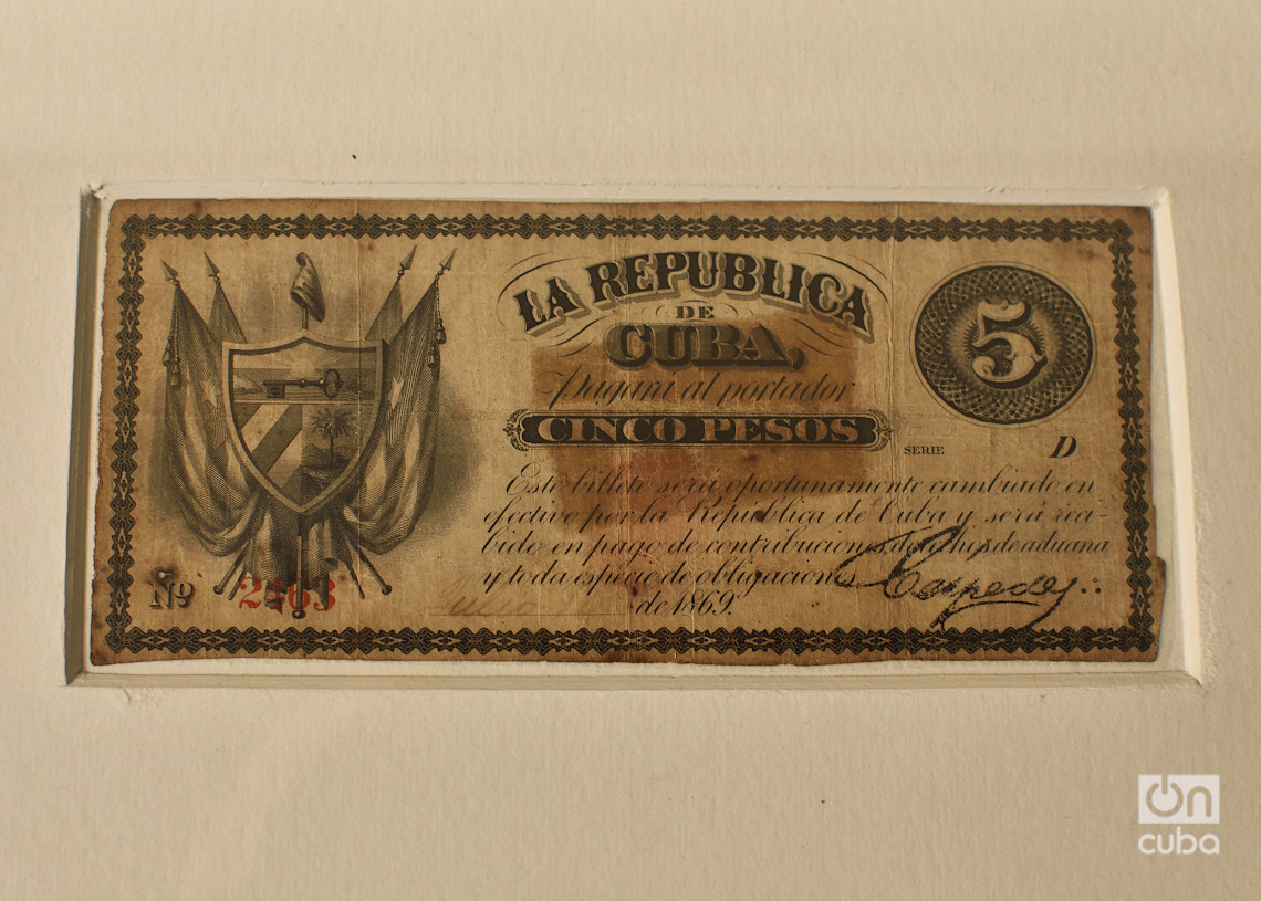 Billete por el valor de cinco pesos de la República de Cuba en armas, 1869. Foto: Otmaro Rodríguez.