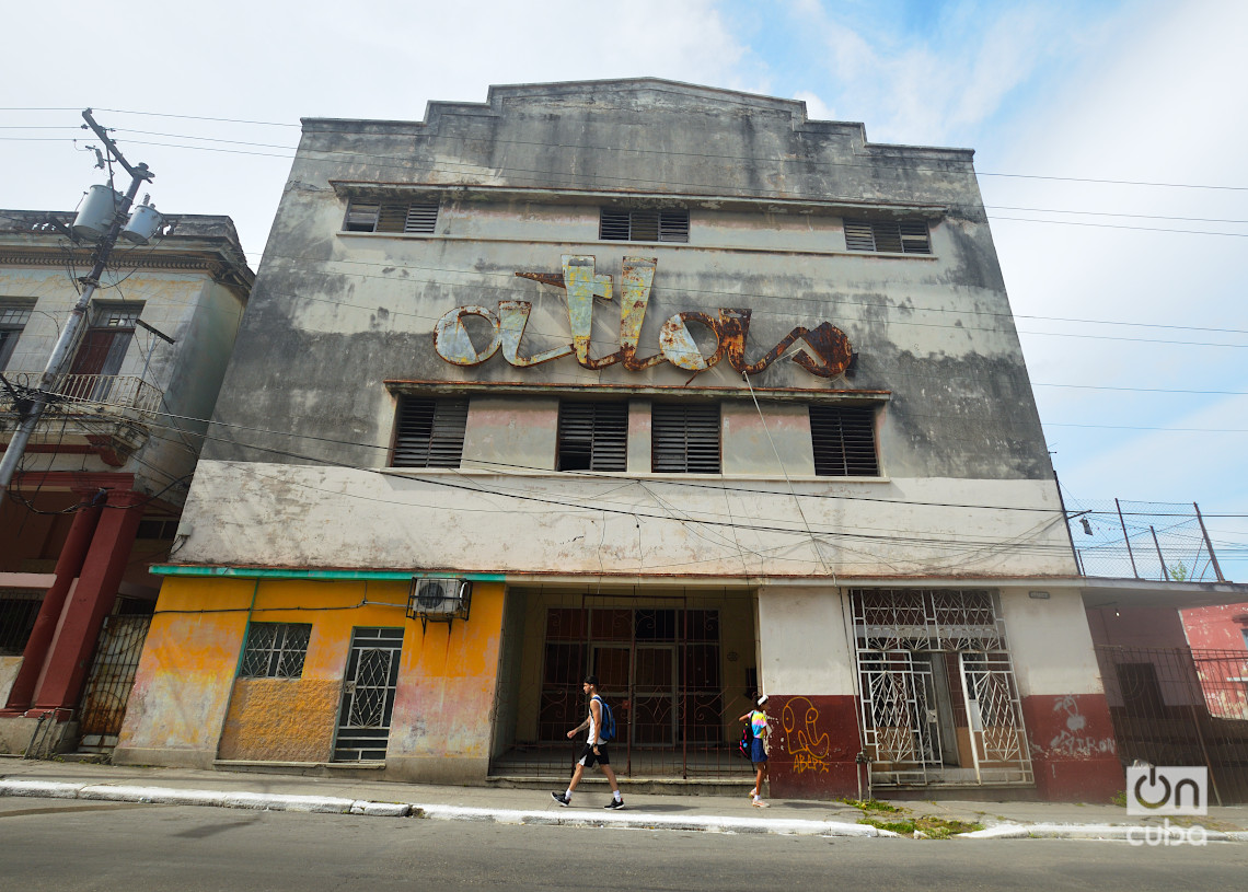 Antiguo cine Atlas, en la zona de la Esquina de Toyo. Foto: Otmaro Rodríguez.