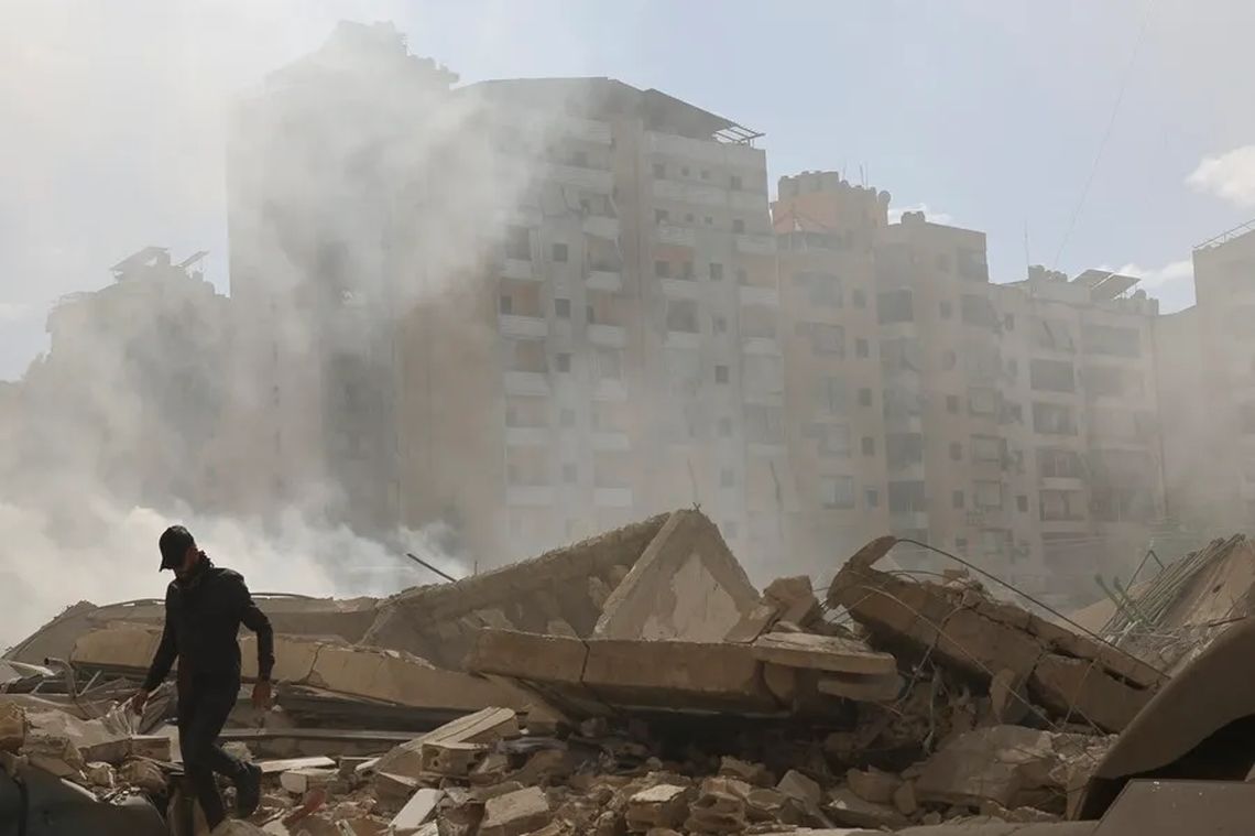 Edificio destruido por la aviación israelí en Beirut. Foto: EFE.