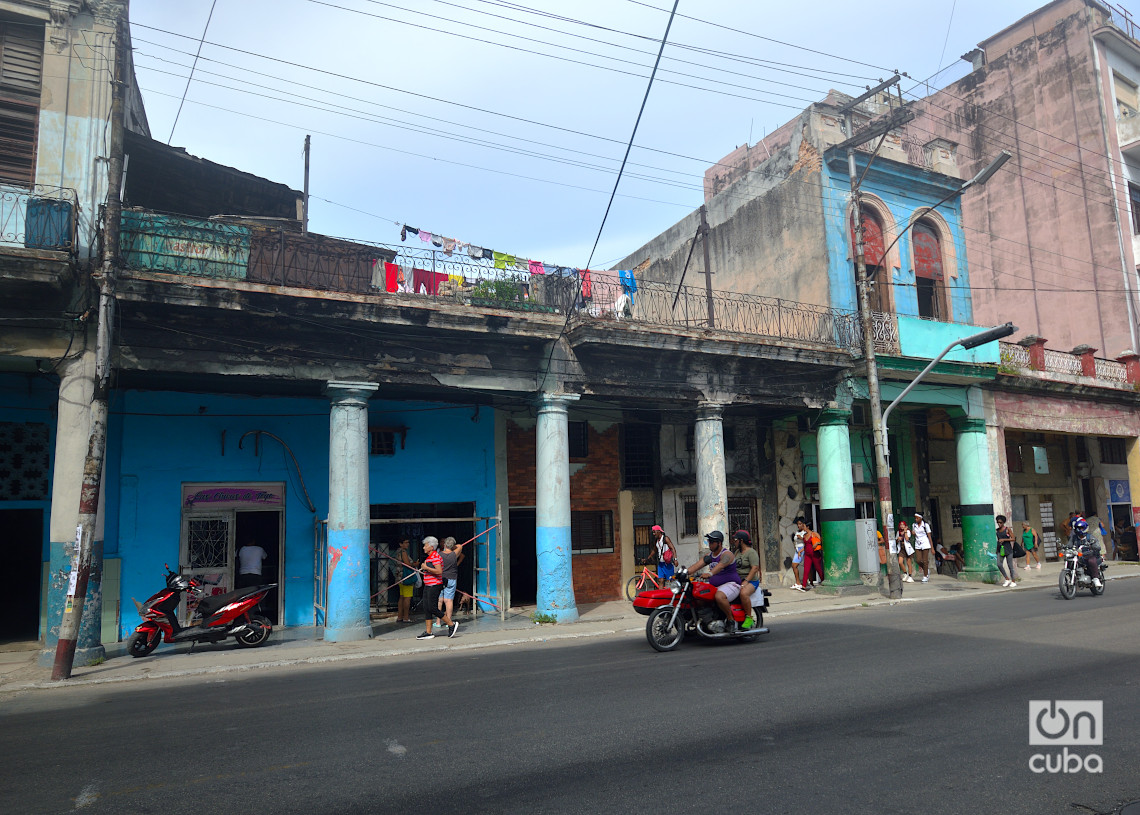 Muchos de estos inmuebles en la zona de la Esquina de Toyo eran negocios privados. Foto: Otmaro Rodríguez.