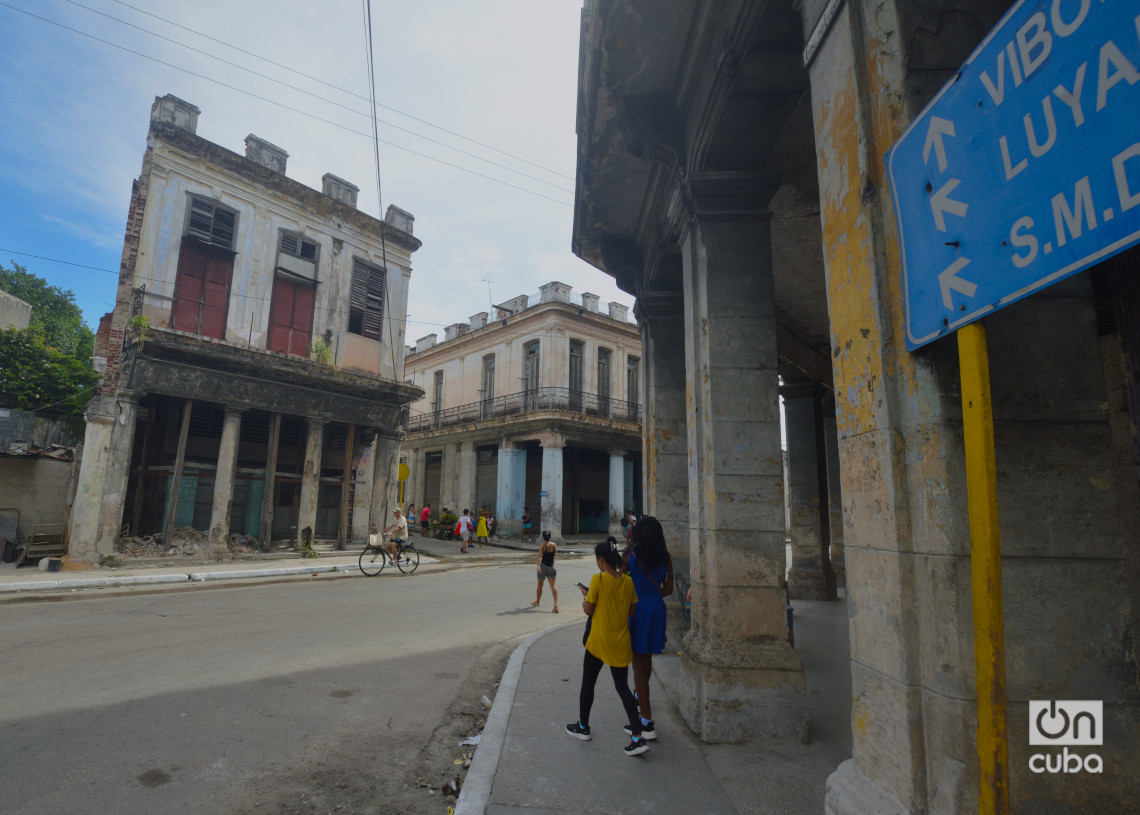 Muchos de estos inmuebles en la zona de la Esquina de Toyo eran negocios privados. Foto: Otmaro Rodríguez.