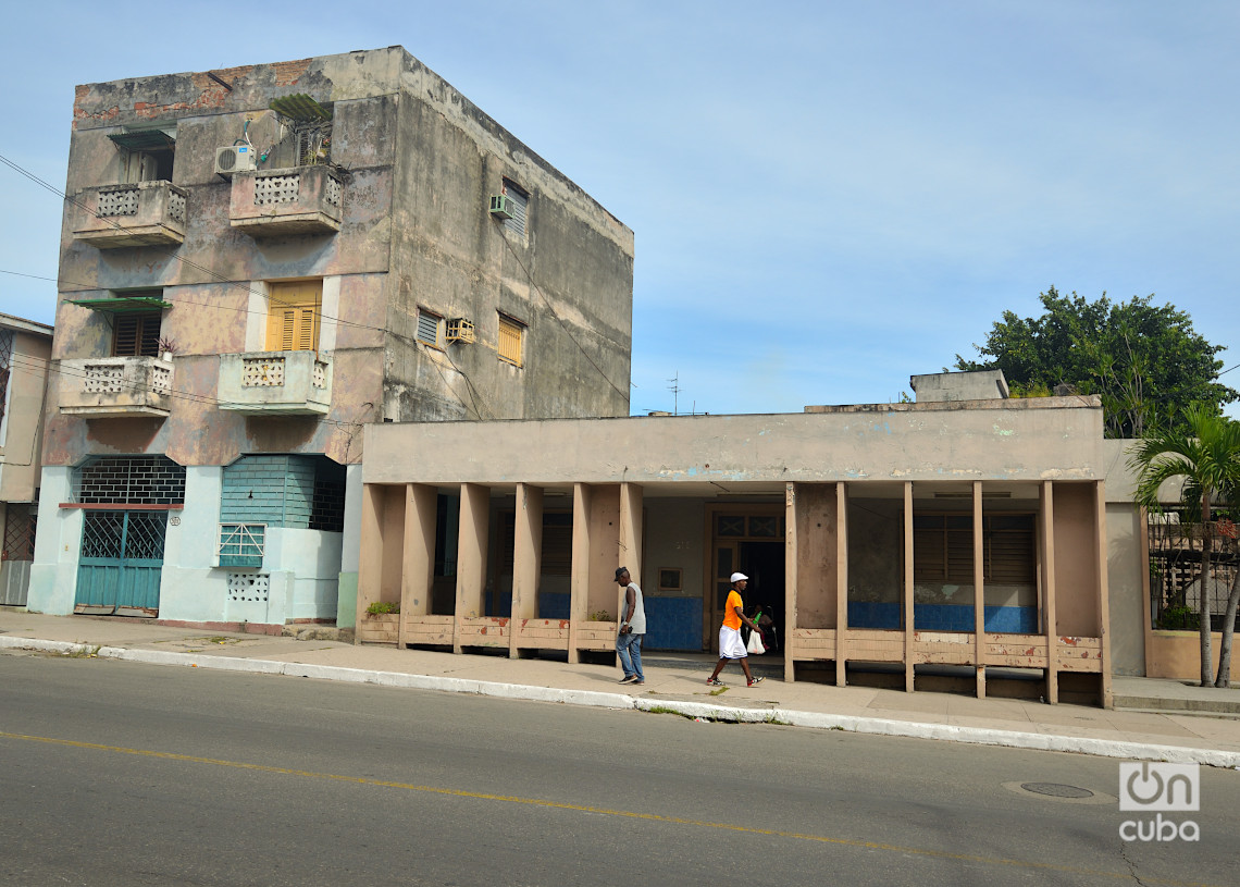 Funeraria de Luyanó, actualmente cerrada. Foto: Otmaro Rodríguez.