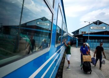 Un tren en la terminal ferroviaria La Coubre, en La Habana. Foto: Naturaleza Secreta / Perfil de Facebook de Eduardo Rodríguez Dávila.