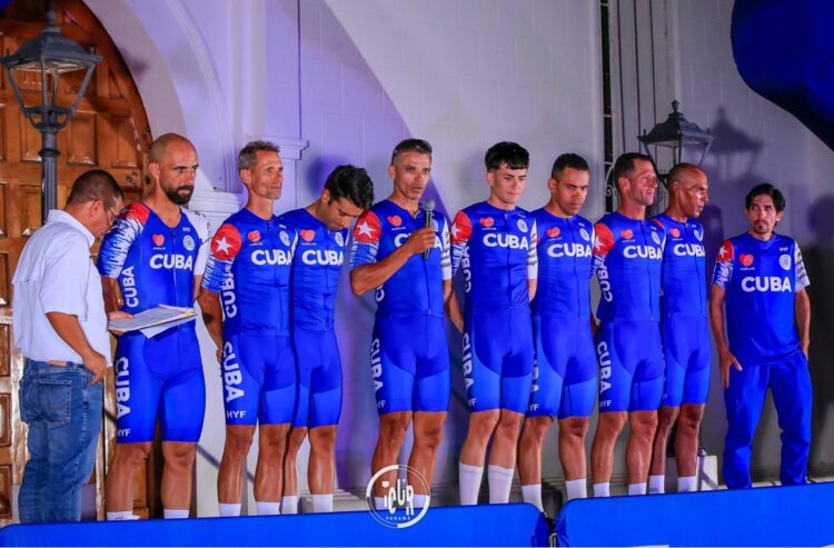 Equipo cubano que compete en el Tour de Panamá 2024. Foto: Fepaciclismo