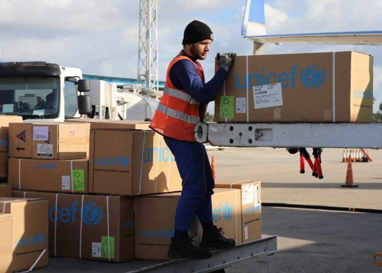 Llegada a Cuba de un donativo de medicamentos de la Unicef para los damnificados del huracán Oscar. Foto: UNICEF Cuba / Facebook.