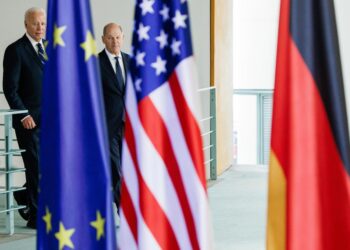 Olaf Scholz (d) y Joe Biden en Berlín, este viernes. Foto: CLEMENS BILAN/EFE/EPA.