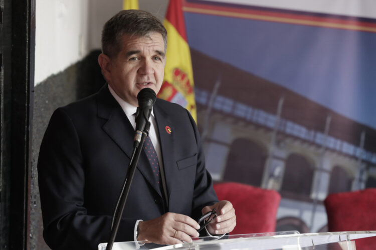 Joaquín María de Arístegui, durante una ceremonia en Bogotá, donde se había desempeñado como embajador. Foto: Carlos Ortega/ EFE.