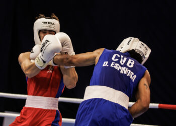 David Espinosa durante su combate de cuartos de final en el Mundial Juvenil de Budva 2024. Foto: IBA