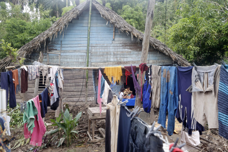 Vivienda en la región de San Antonio del Sur tras el paso de la tormenta tropical Oscar. Foto: Ernesto Mastrascusa/EFE/ POOL.