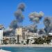 El humo se eleva tras un ataque israelí contra la ciudad de Tiro, Líbano, este miércoles. Foto: EFE/ Str.