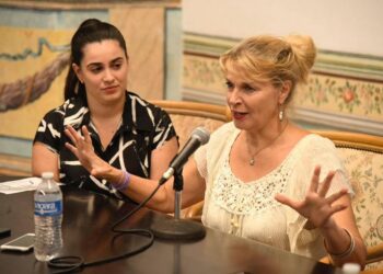 Charlotta Huldt (D) en la conferencia de prensa del Festival Mozart Habana. Foto: Habana Radio.