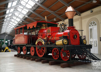 "La Junta", la locomotora más vieja que se conserva en el Museo del Ferrocarril, declarada Monumento Nacional. Foto: Alejandro Ernesto.