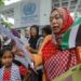 Colombo (Sri Lanka), 07/10/2024. Protestas frente a la oficina de Naciones Unidas en Sri Lanka, a un año del último ataque de Israel a Palestina. Foto: EFE/EPA/CHAMILA KARUNARATHNE