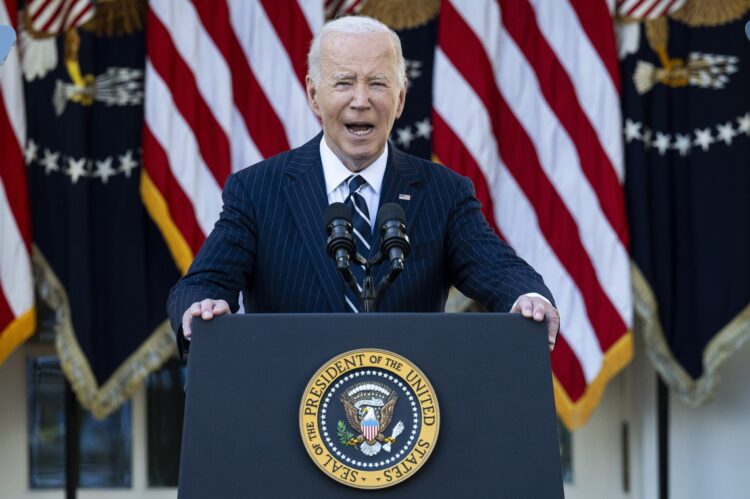 El presidente Biden pronuncia su discurso sobre los resultados de las elecciones en el jardín de rosas de la Casa Blanca. Foto: EFE/EPA/GRAEME SLOA.