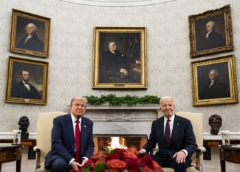 Biden yTrump durante su reunión en la Oficina Oval de la Casa Blanca. Foto: EFE/EPA/AL DRAGO / POOL.