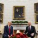 Biden yTrump durante su reunión en la Oficina Oval de la Casa Blanca. Foto: EFE/EPA/AL DRAGO / POOL.