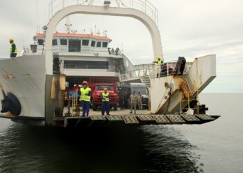 Evaluaciones en el puerto de Batabanó para el dragado del canal de acceso. Foto: Facebook/Eduardo Rodríguez Dávila.