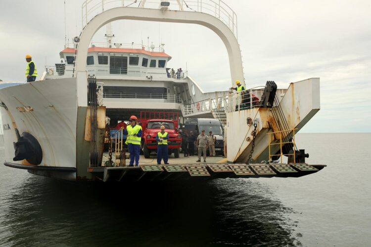 Evaluaciones en el puerto de Batabanó para el dragado del canal de acceso. Foto: Facebook/Eduardo Rodríguez Dávila.