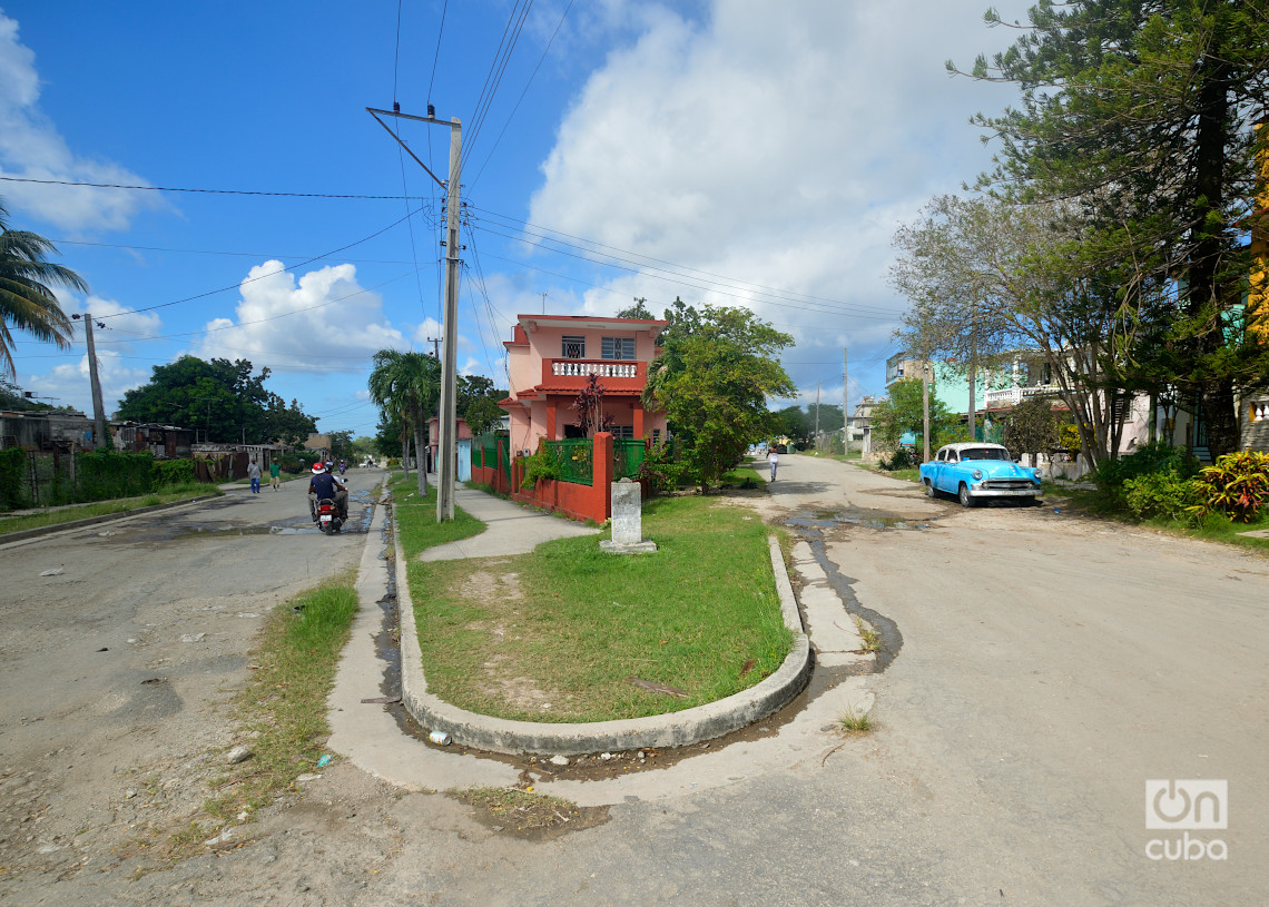 Calle Jackson y 1ra, reparto Poey, Arroyo Naranjo, La Habana. Foto: Otmaro Rodríguez.