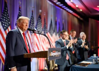 Donald Trump durante una reunión con legisladores republicanos en Washington. Foto: EFE.