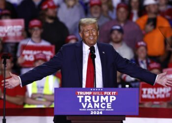 Donald Trump hablando durante un mitin de campaña en Grand Rapids, Michigan. Foto: EFE/ Cj Gunthe.