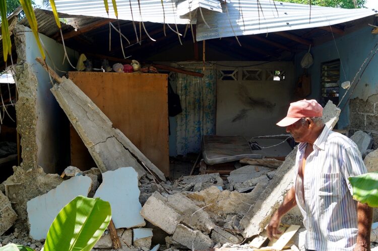 Vivienda dañada por los sismos del domingo 10 de noviembre de 2024 en Pilón, Granma. Foto: CMKX Radio Bayamo / Facebook.