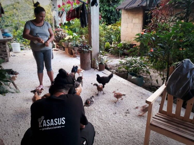 Filmación del documental "Ella al desnudo", sobre el matrimonio infantil en una comunidad del oriente de Cuba. Foto: Tomada de Ella al desnudo-Documental / Facebook.