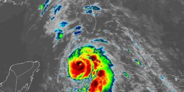 Imagen de satélite del huracán Rafael mientras se acerca al occidente de Cuba. Foto: Insmet.