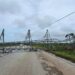 Torre de alta tensión en la Autopista Habana - Pinar,  derribada por los vientos de Rafael. Foto: TelePinar.