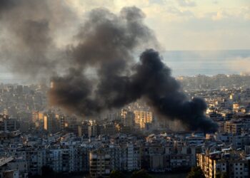 Ataque aéreo israelí contra el distrito de Dahieh, en el sur de Beirut, este 26 de noviembre. Según el Ministerio de Salud libanés, más de 3 700 personas han muerto y otras 15 600 han sido heridas en el Líbano a causa de los ataques israelíes. Foto: EFE/EPA/WAEL HAMZEH.