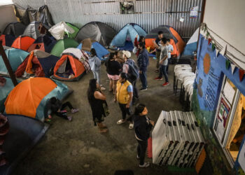 Migrantes en el albergue 'Movimiento Juventud 2000', en Tijuana, México. Foto: Joebeth Terríquez/EFE.