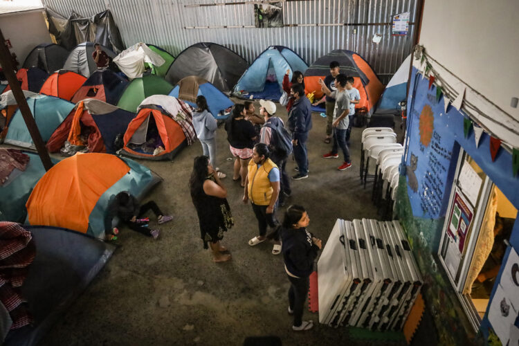 Migrantes en el albergue 'Movimiento Juventud 2000', en Tijuana, México. Foto: Joebeth Terríquez/EFE.