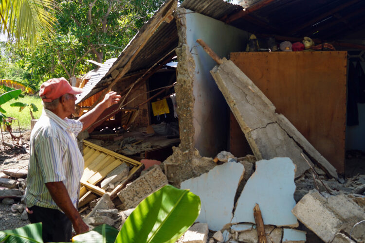 Daños causados por los sismos del domingo 10 de noviembre de 2024 en una viviendas del municipio granmense de Pilón, en el oriente de Cuba. Foto: EFE/ Str / Archivo.