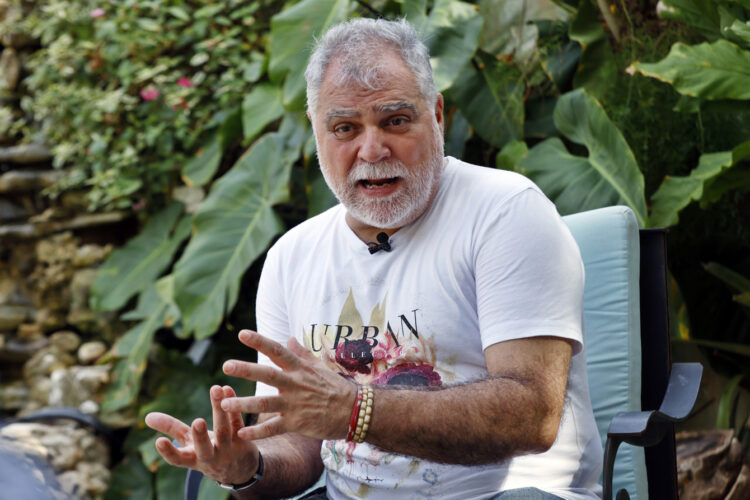 Zambrano habla durante una entrevista con EFE, en La Habana. Foto: Ernesto Mastrascusa/EFE.