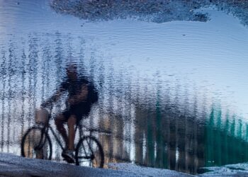 "Equilibrio", 2024, La Habana. De la serie “Reflejos de la ciudad”.