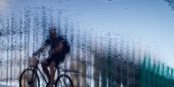 "Equilibrio", 2024, La Habana. De la serie “Reflejos de la ciudad”.