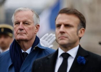 El presidente de Francia, Emmanuel Macron (d), y su primer ministro, Michel Barnier (i). Foto: EFE Ludovic Marin