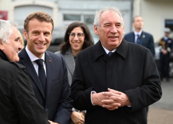 Macron (izq) y Bayrou en este diciembre). Foto: CAROLINE BLUMBERG/EFE/EPA.