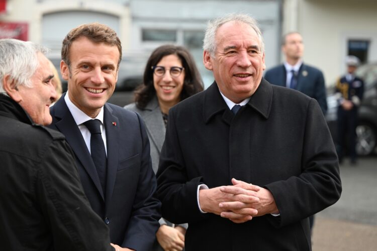 Macron (izq) y Bayrou en este diciembre). Foto: CAROLINE BLUMBERG/EFE/EPA.