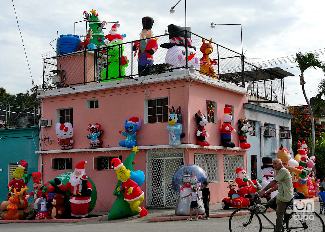 Adornos navideños en La Habana. Foto: A.M.D.