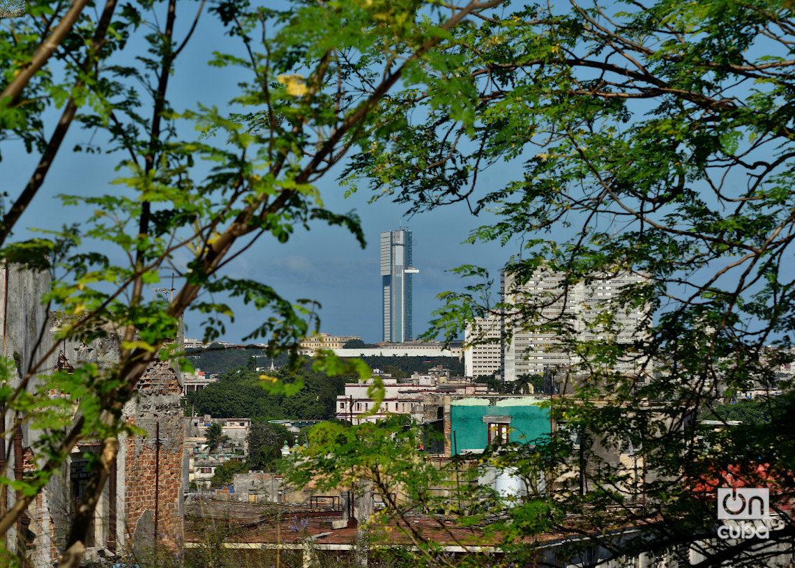 Vista de la Torre K desde 10 de Octubre, en La Habana. Foto: Otmaro Rodríguez.