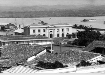 El puerto de Santiago de Cuba se convirtió en el segundo de mayor trasiego de mercancías en el país debido a las condiciones de su bahía y la infrastructura creada por los empresarios. Foto: archivo de De Juan de la Cueva Toraya.