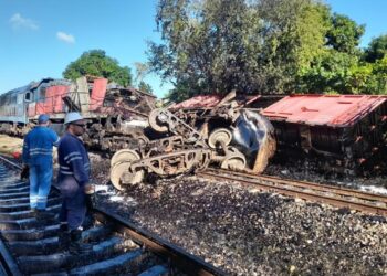 Accidente ferroviario en Cabaiguán provoca derrame de petróleo. Foto: Escambray.