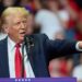 Trump hablando en un mitin en el Van Andel Arena, en Michigan. Foto:  Allison Dinner/EFE.