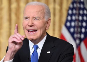 El presidente de Estados Unidos, Joe Biden, habla a la nación desde el Despacho Oval de la Casa Blanca en su discurso de despedida, el 15 de enero de 2025. Foto: Mandel Mgan / POOL / EFE.