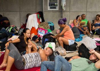 Cubanos en el aeropuerto de Managua, capital de Nicaragua. Foto:  Infobae