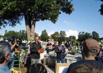 Despedida del actor Mario Limonta en el Cementerio de Colón, en La Habana. Foto: Prensa Latina.