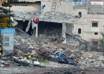 Destrucción de aldea en el sur libanés. Foto: EFE/EPA/WAEL HAMZEH